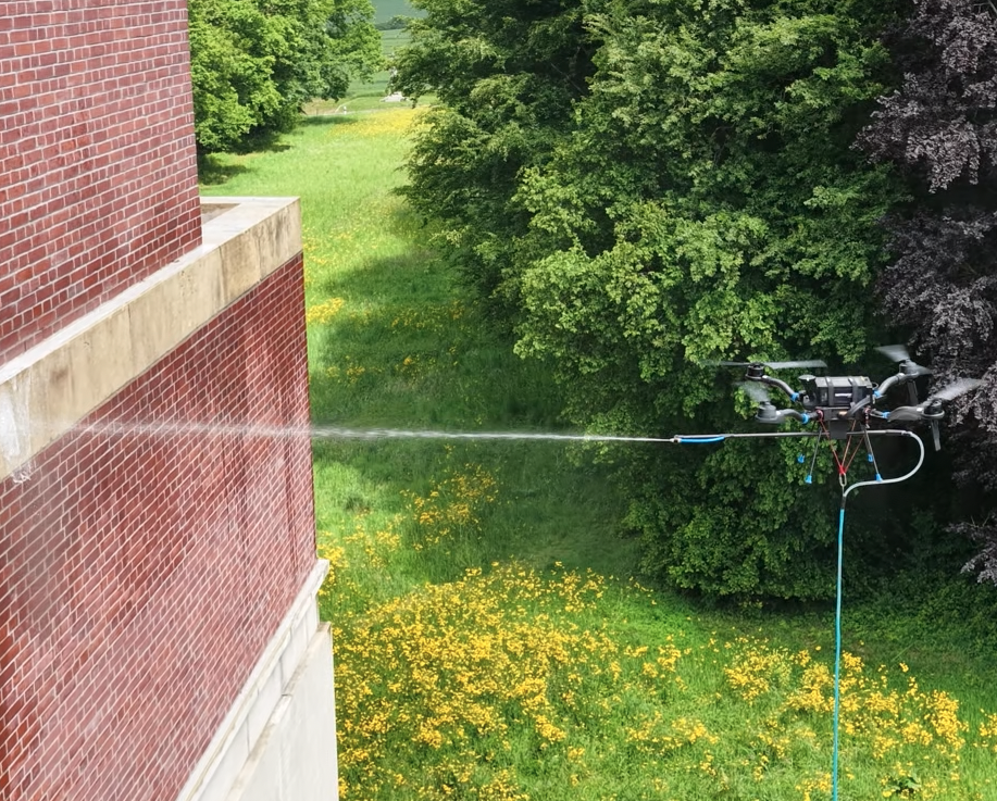 drone de nettoyage de façade cormoran