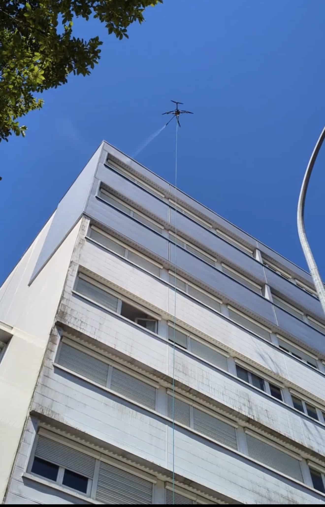 nettoyage d'une façade par drone