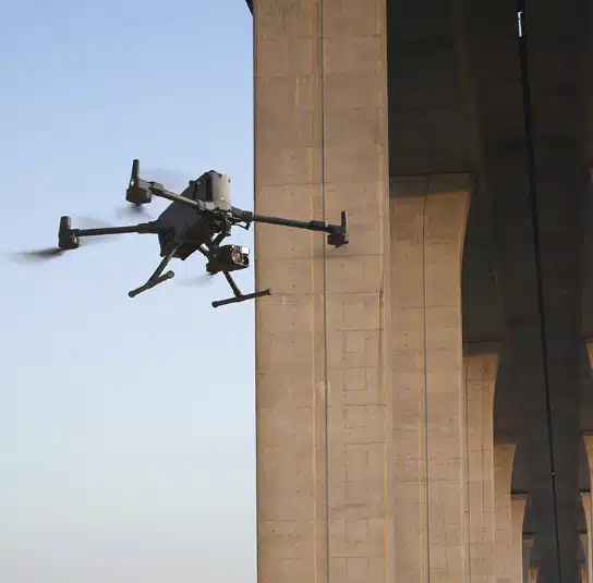 Inspection d'un pont par drone pour une collectivité